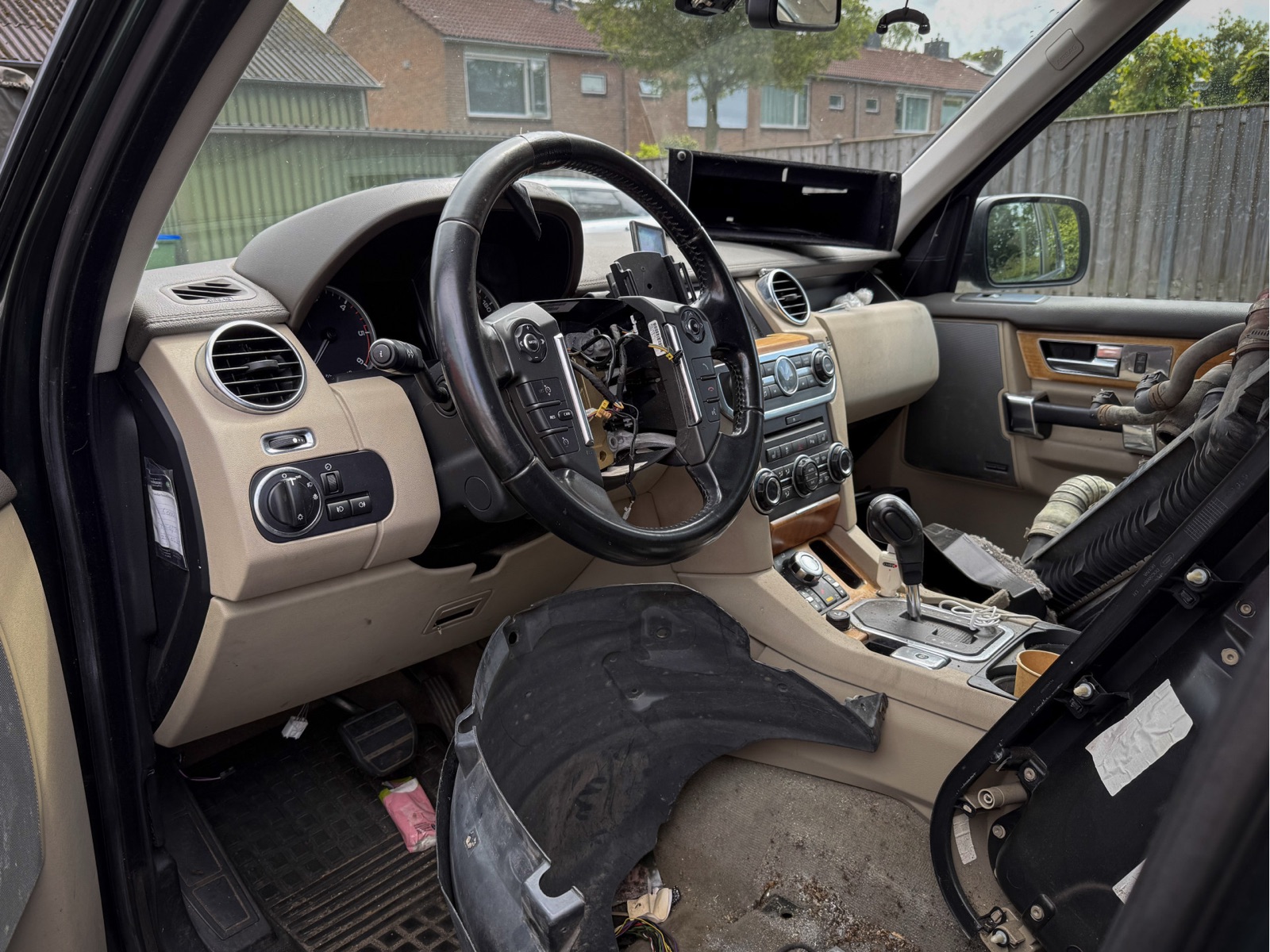 Land Rover Discovery 3.0 SDV6 Black & White, foto 2