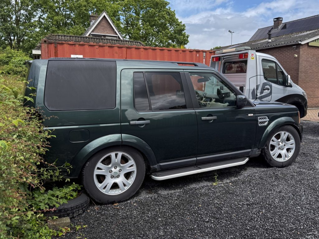 Land Rover Discovery 3.0 SDV6 Black & White, foto 1