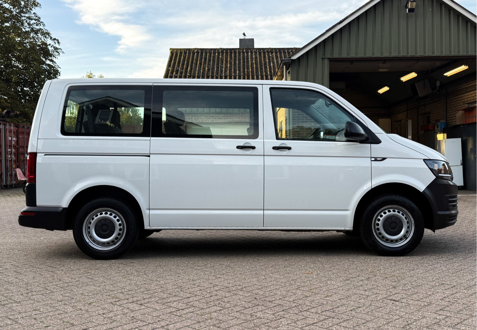 Volkswagen Transporter Kombi 2.0 TDI L1H1, foto 2