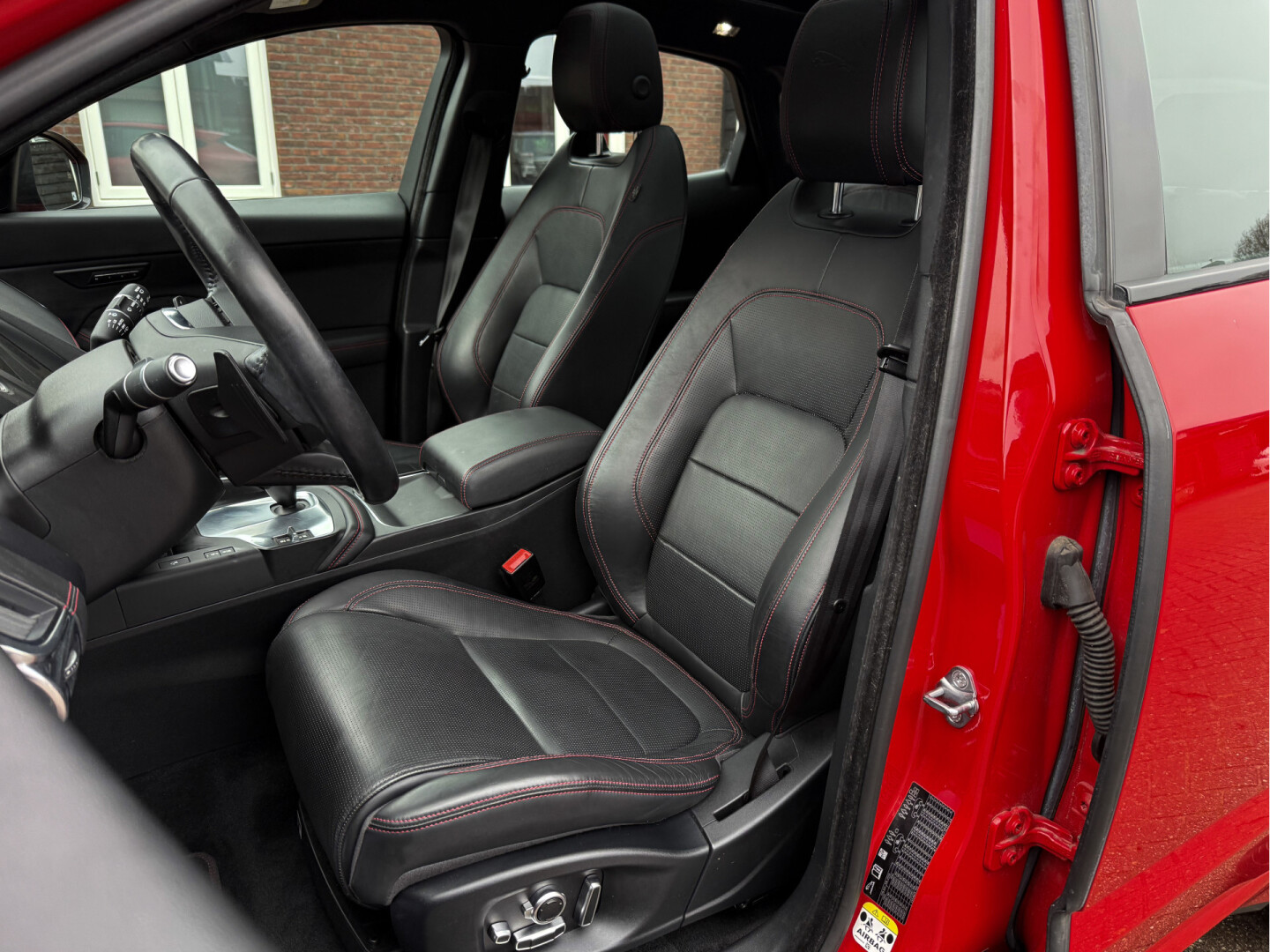 Jaguar E-PACE 2.0 P250 AWD First Edition Black Pack, foto 15