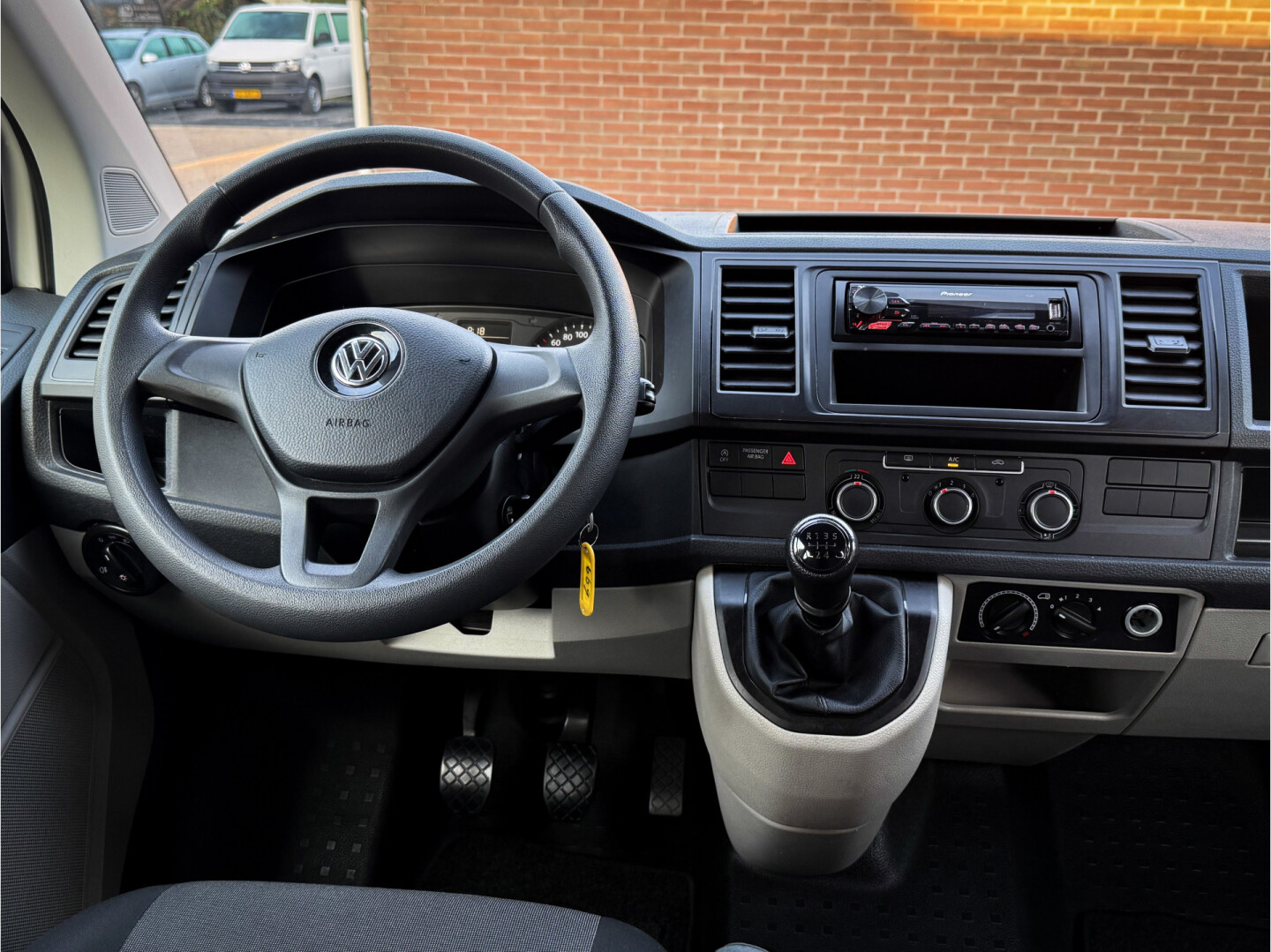 Volkswagen Transporter Kombi 2.0 TDI L1H1, foto 6