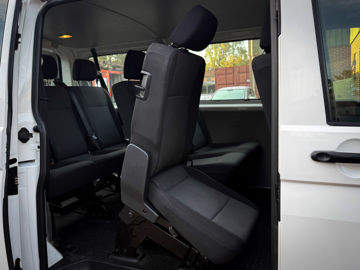Volkswagen Transporter Kombi 2.0 TDI L1H1, foto 9