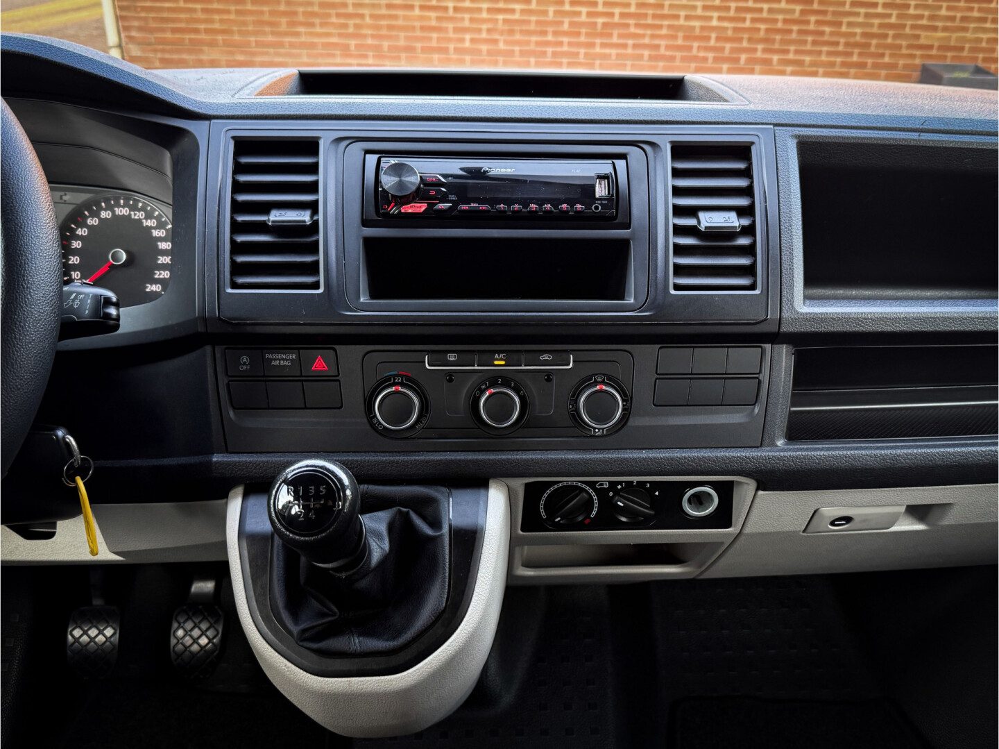 Volkswagen Transporter Kombi 2.0 TDI L1H1, foto 11